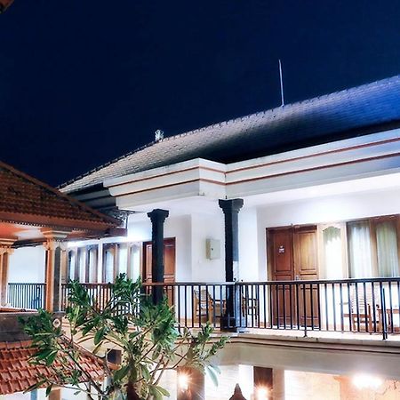 Agus Beach Inn Kuta  Exterior photo